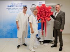 Hanoi French Hospital first with state-of-the-art ZEISS KINEVO 900 Surgical Microscope System in northern Việt Nam