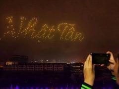 Drone light show lures thousands of people, traffic jammed till midnight