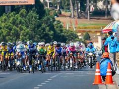 Watabe secures first win, Mai takes blue jersey in tough stage