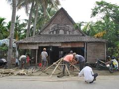 Craftsmen building bamboo-and-coconut houses gain national heritage status