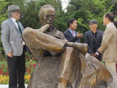 Artistic statue of late musician Trịnh Công Sơn highlights landscape of Huế
