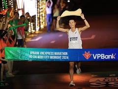 Quyết keeps his promise to win HCM City Midnight marathon