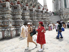 Thailand leads push for six-nation visa to lure moneyed tourists; Malaysia among countries in programme