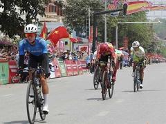 Hướng wins in surprise, Lộc back to top of To Điện Biên Phủ cycling