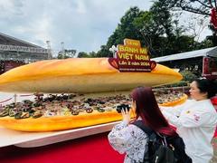 HCM City bánh mì festival clinches VN record for most fillings