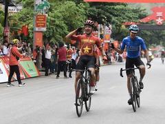 Lộc makes history winning four titles in one stage at To Điện Biên Phủ cycling event