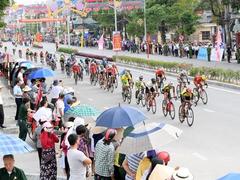 Cyclists race to celebrate Điện Biên Phủ victory