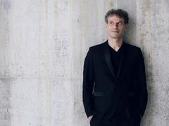 French conductor/pianist to host concert tour in VN