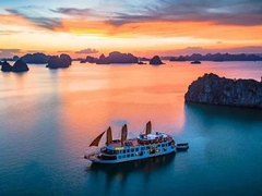 Quảng Ninh sees tourism boom as summer starts
