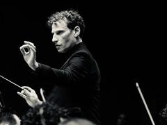 French conductor leads national orchestra
