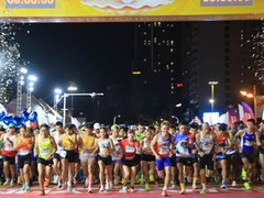 Luyện wins first title, Lệ takes 10th victory at VnExpress Marathon Nha Trang