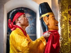 Photos depicting ancient wooden puppetry granted top photo award