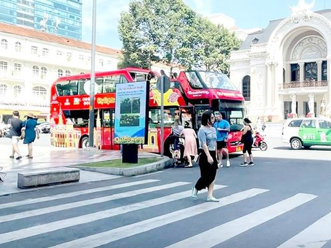 HCM City to expand tourist bus services to District 5, 6, Thủ Đức City