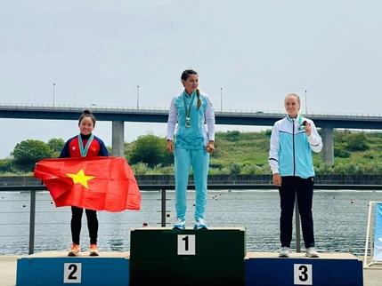 Hương makes history as Việt Nam's Olympic canoeist
