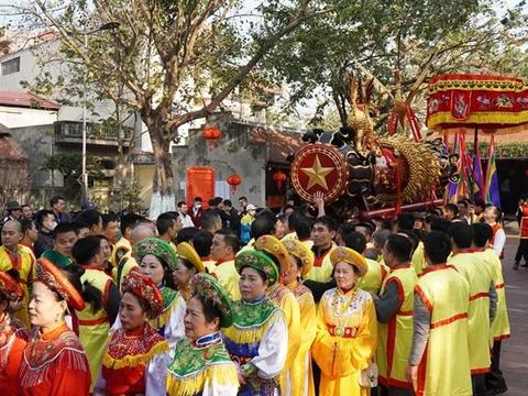Đồng Kỵ giant firecracker procession festival attracts tourists