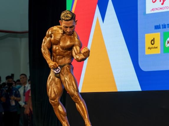 Bodybuilder Mách aims to muscle his way to Asian gold