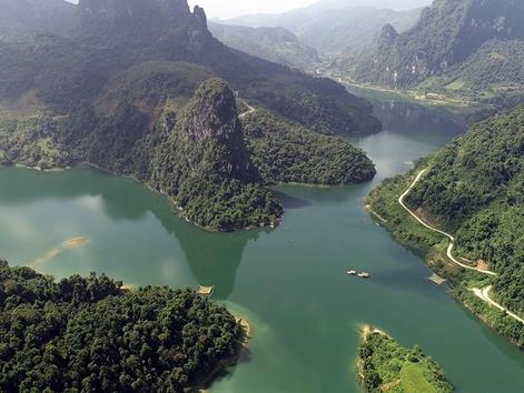 Pá Khôm Bay, a miniature Hạ Long Bay in northwest