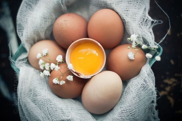 Download Easy To Make Egg Masks For Brighter Skin Yellowimages Mockups